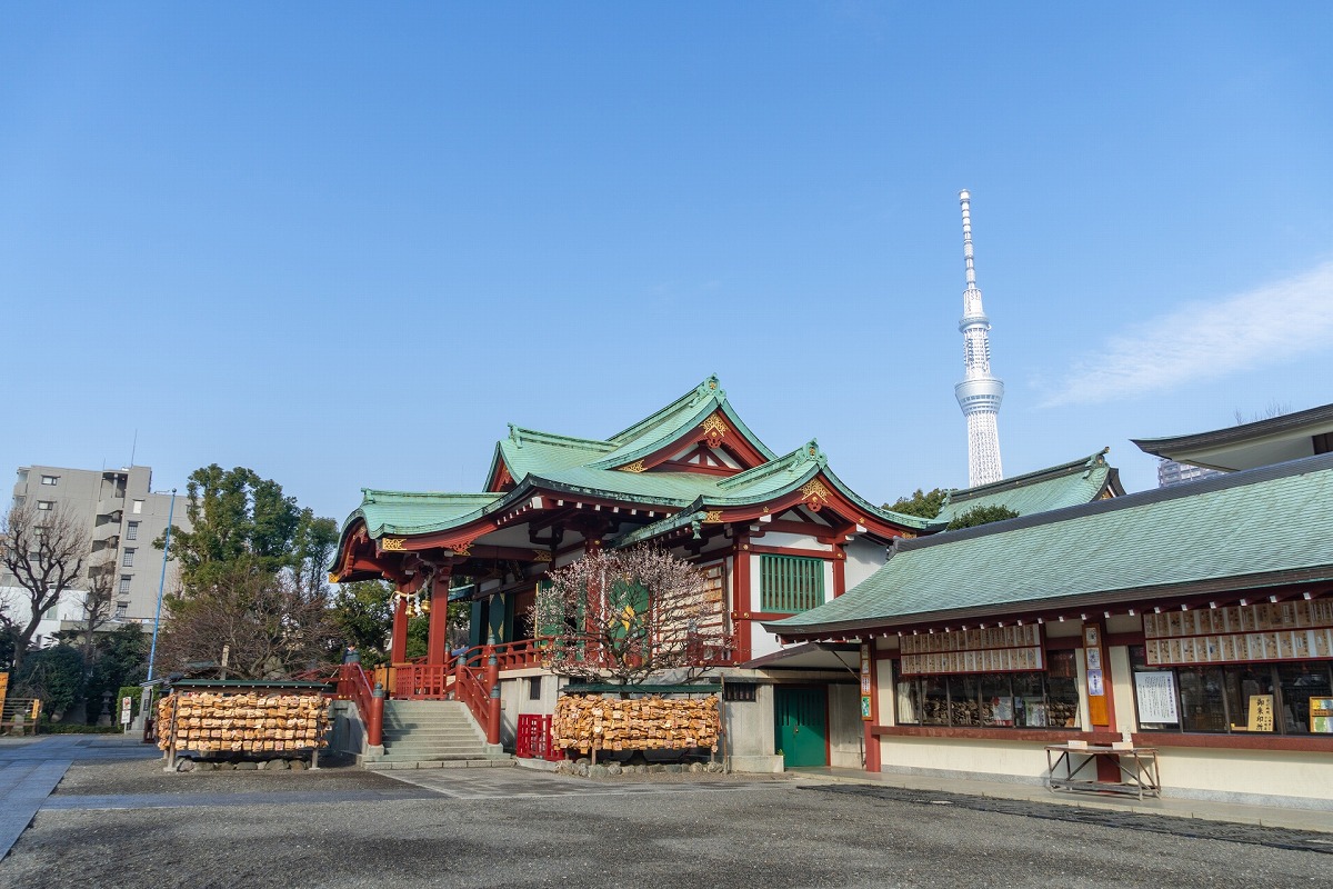 亀戸天神社 拝殿と東京スカイツリー