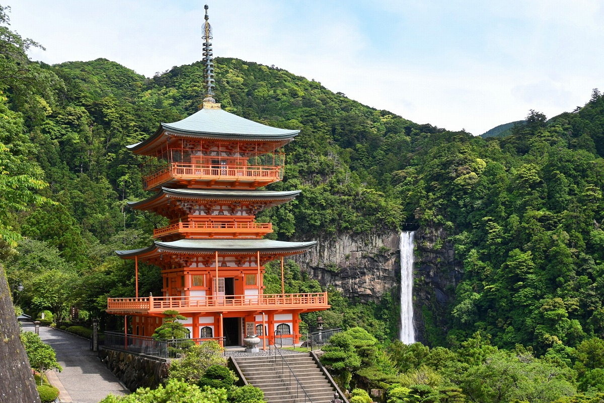 青岸渡寺 三重塔と那智滝