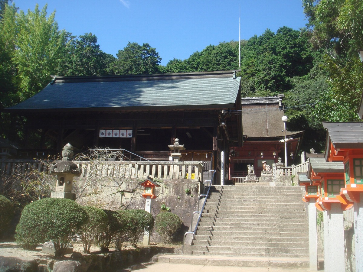 備後一宮 吉備津神社 拝殿と本殿