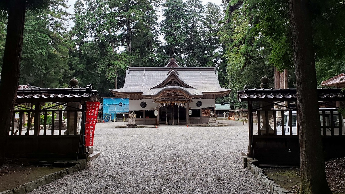 伊和神社 拝殿