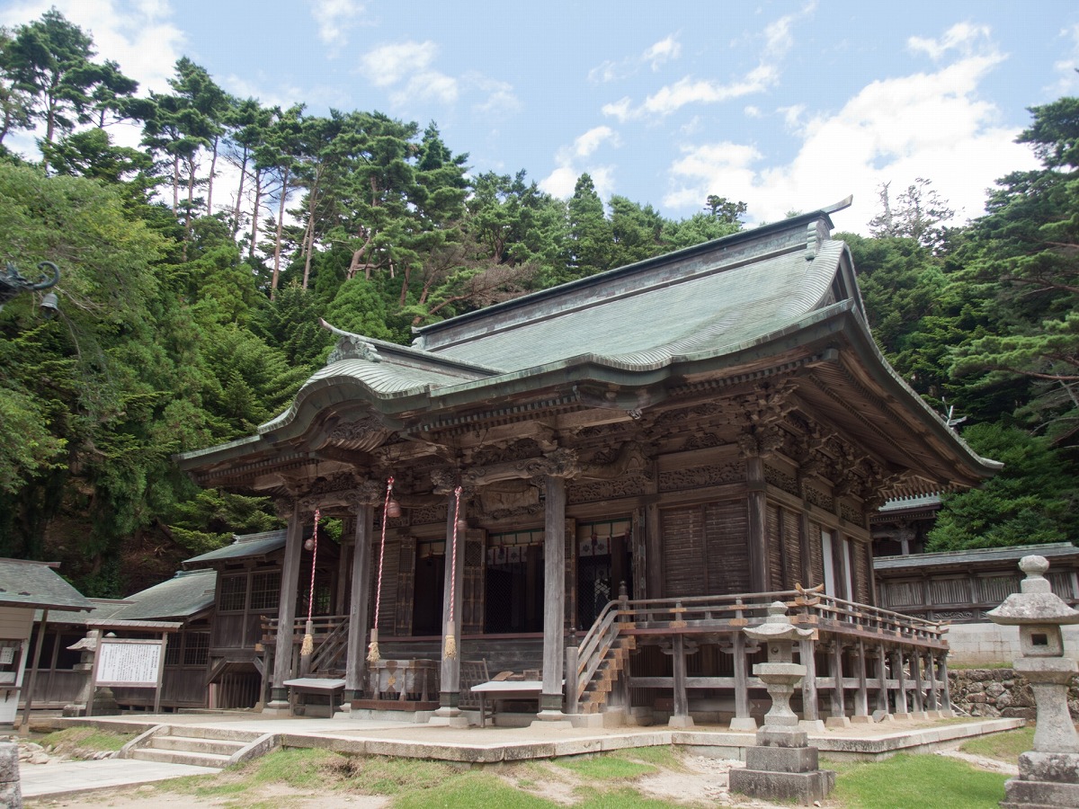 金華山黄金山神社 拝殿