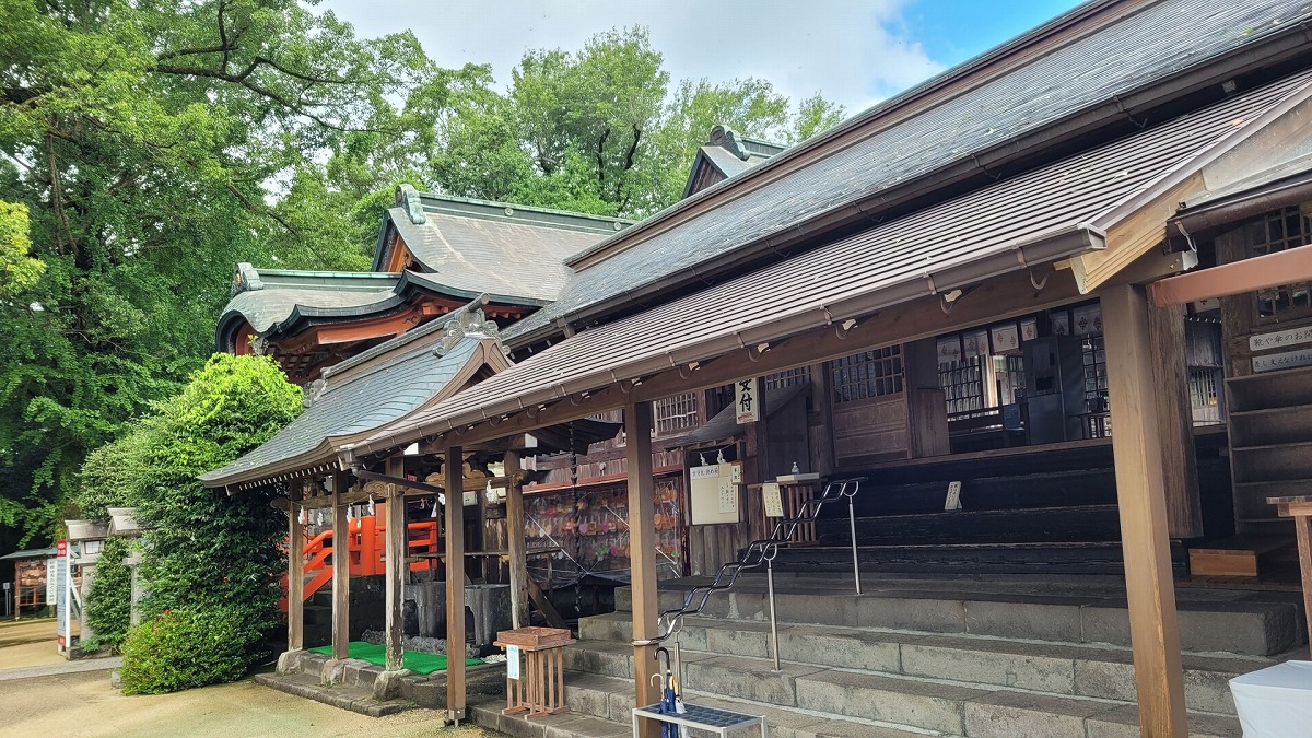 新田神社 勅使殿