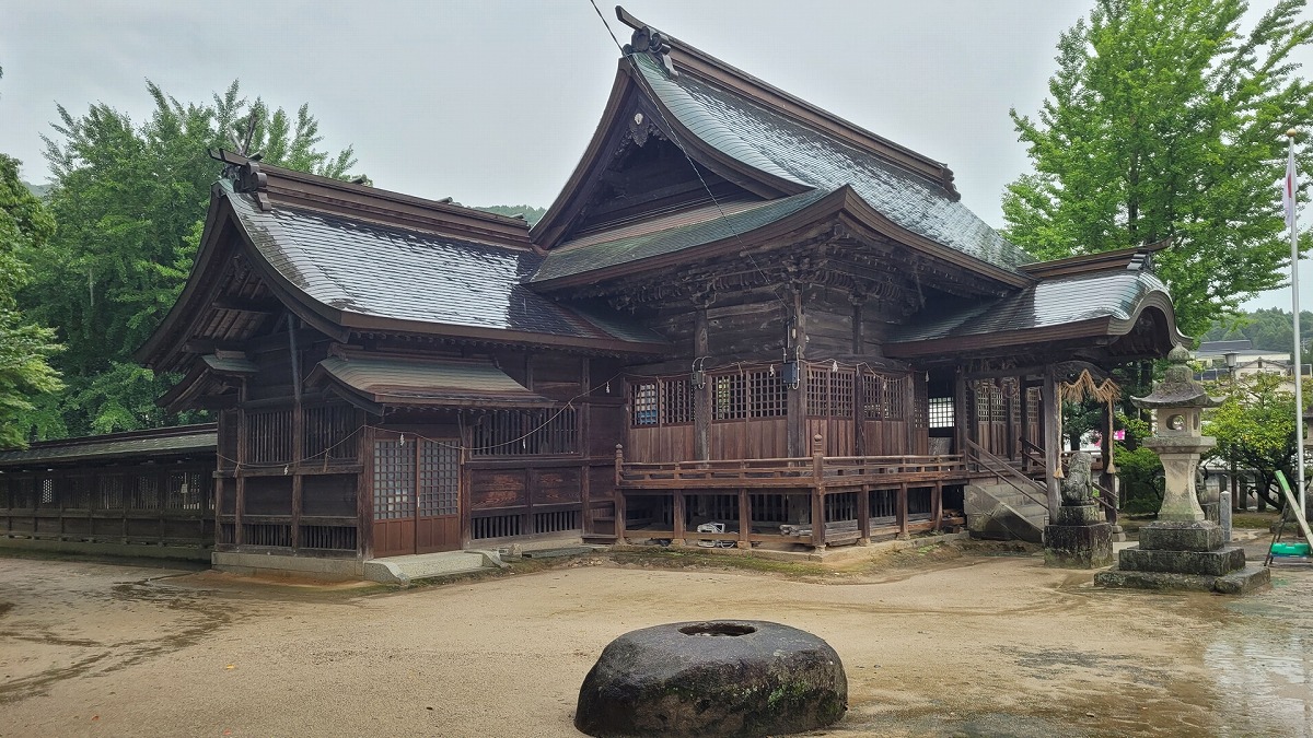 與止日女神社 拝殿