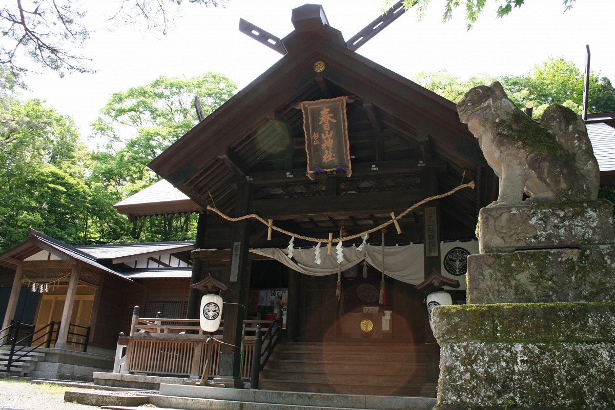 春日山神社 拝殿