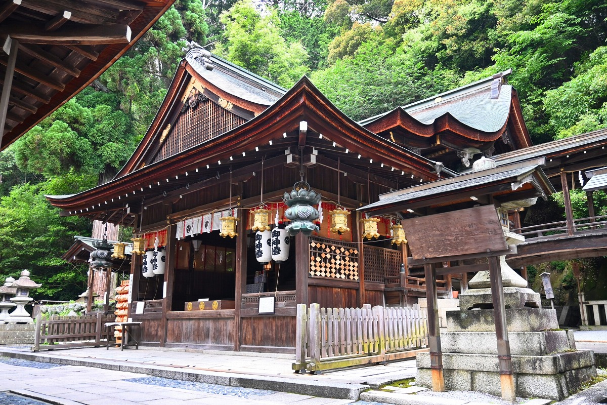 日牟禮八幡宮 拝殿