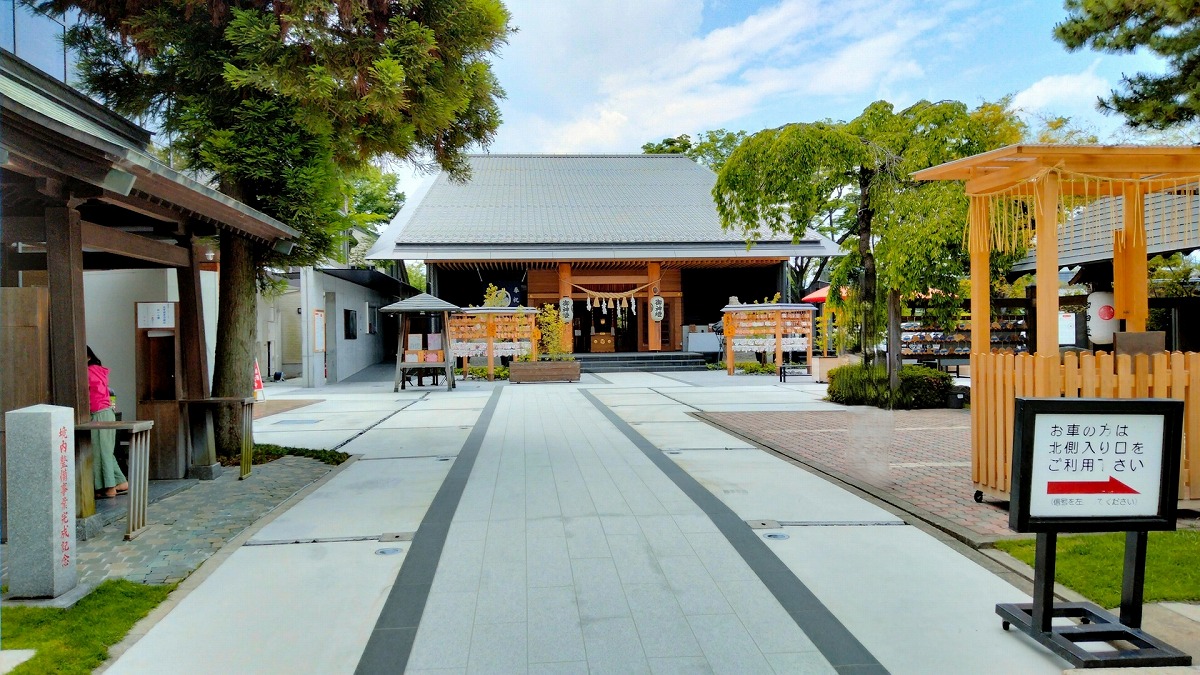 前橋東照宮 参道と拝殿