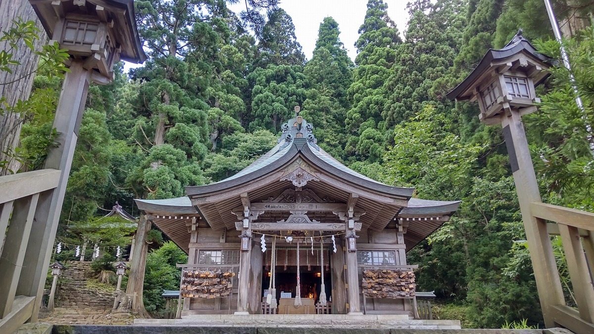 真山神社 拝殿