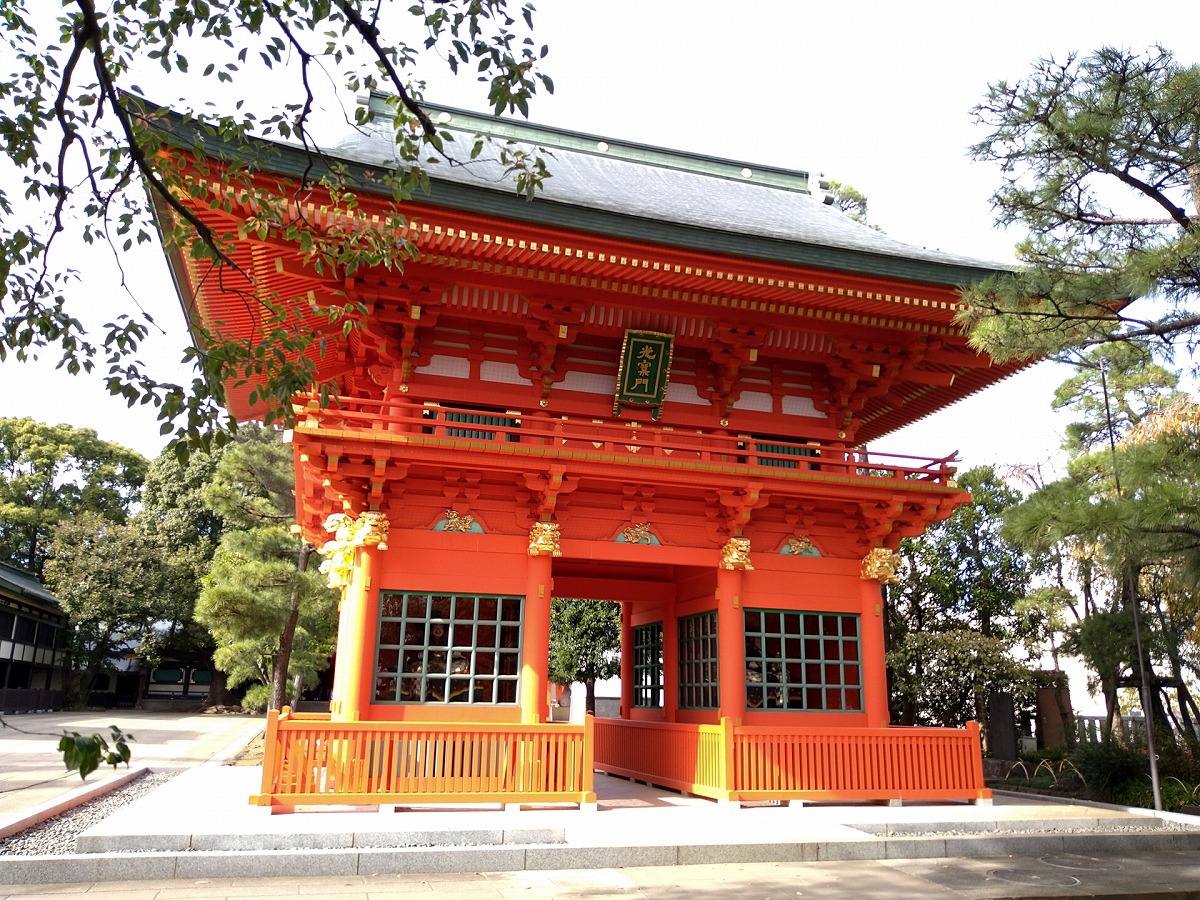 穴八幡宮 隋神門