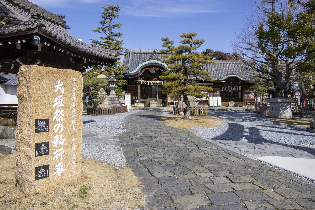 大垣八幡神社 参道と拝殿