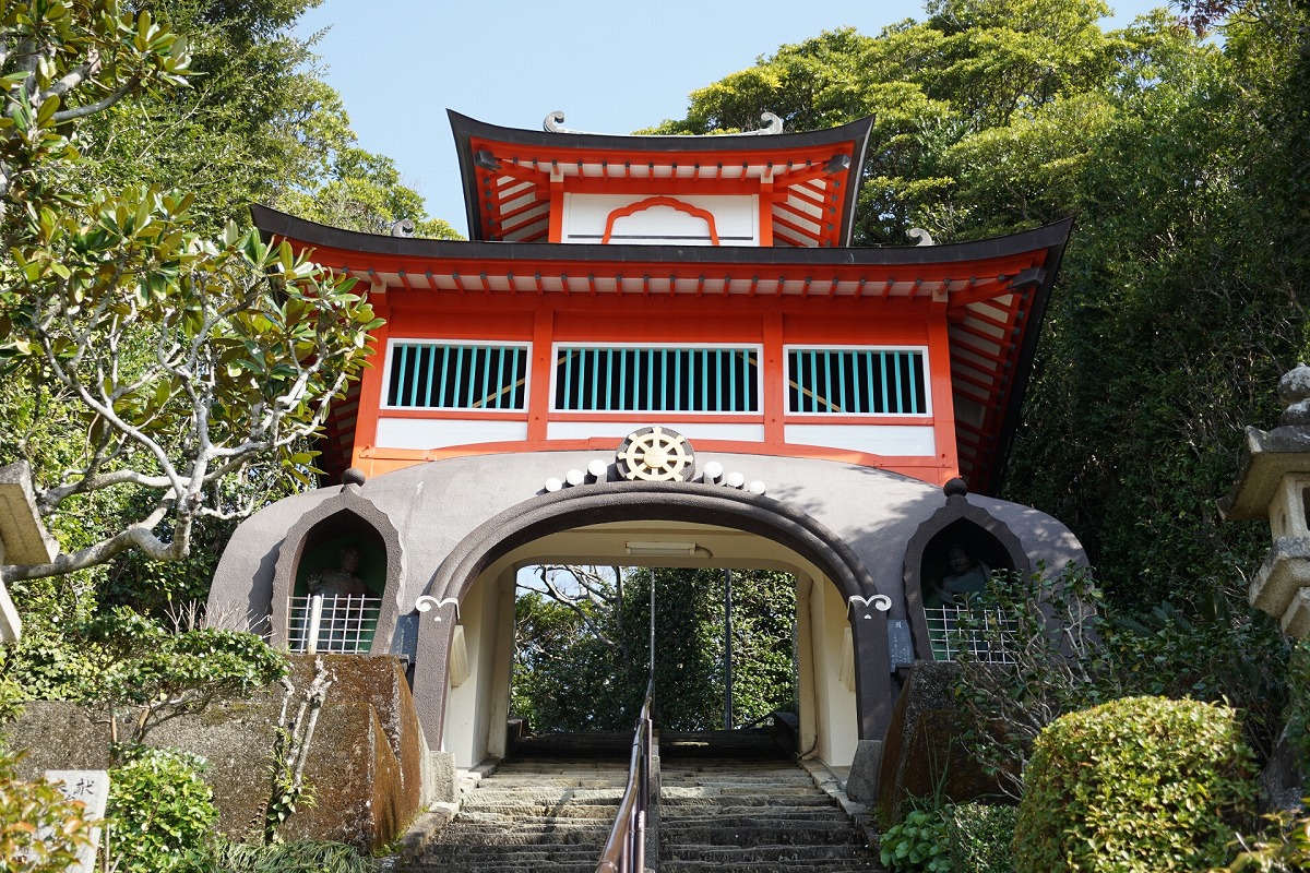 四国八十八箇所霊場 第二十五番札所 宝珠山 津照寺　鐘楼門