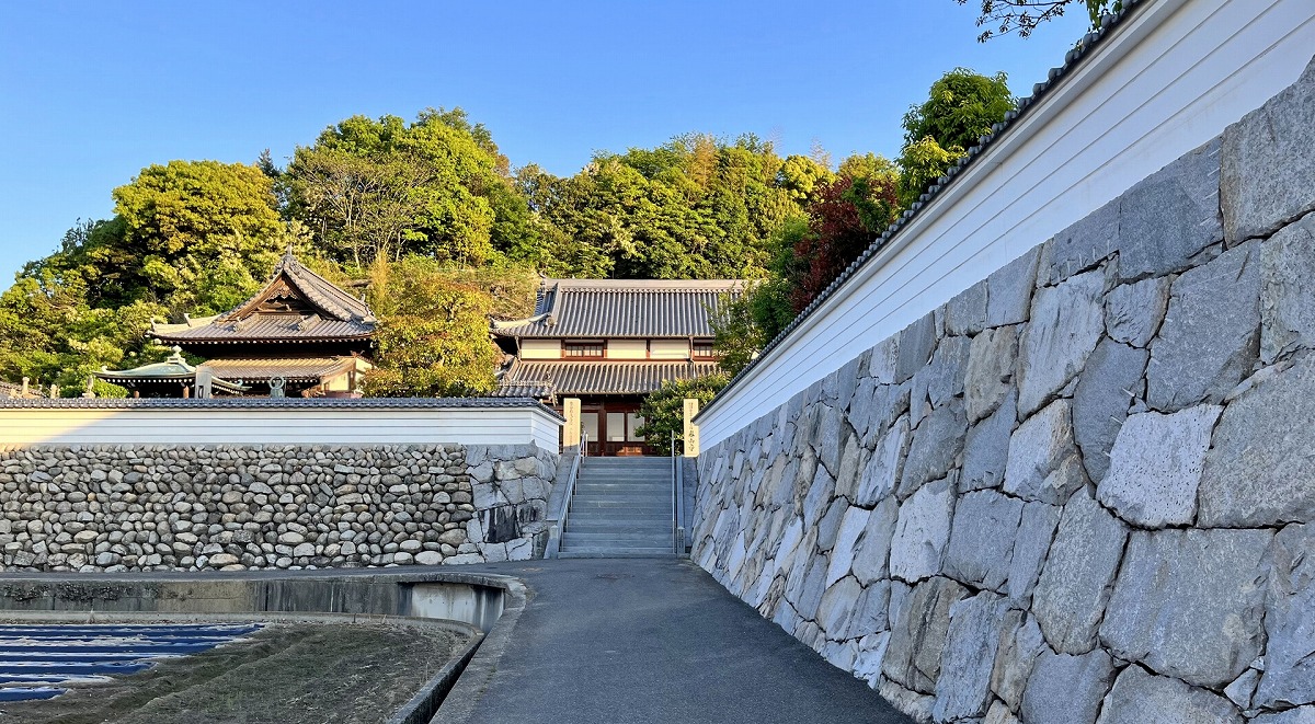 四国八十八箇所霊場 第五十六番札所　金輪山 泰山寺