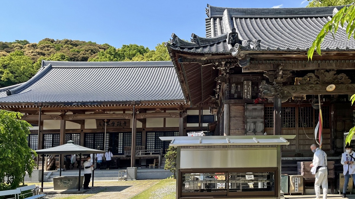 四国八十八箇所霊場 第三十三番札所　高福山雪蹊寺　本堂と大師堂