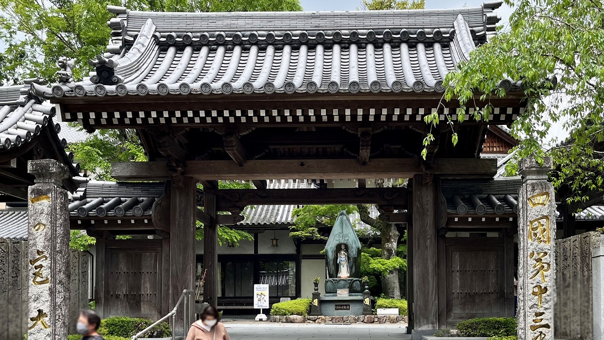 四国八十八箇所霊場 第十三番札所　大栗山 大日寺　山門
