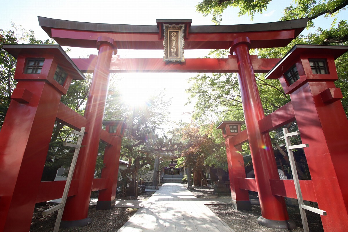 伊夜日子神社 大鳥居