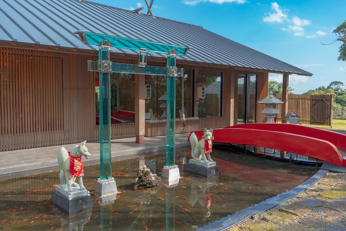 神徳稲荷神社 ガラスの鳥居