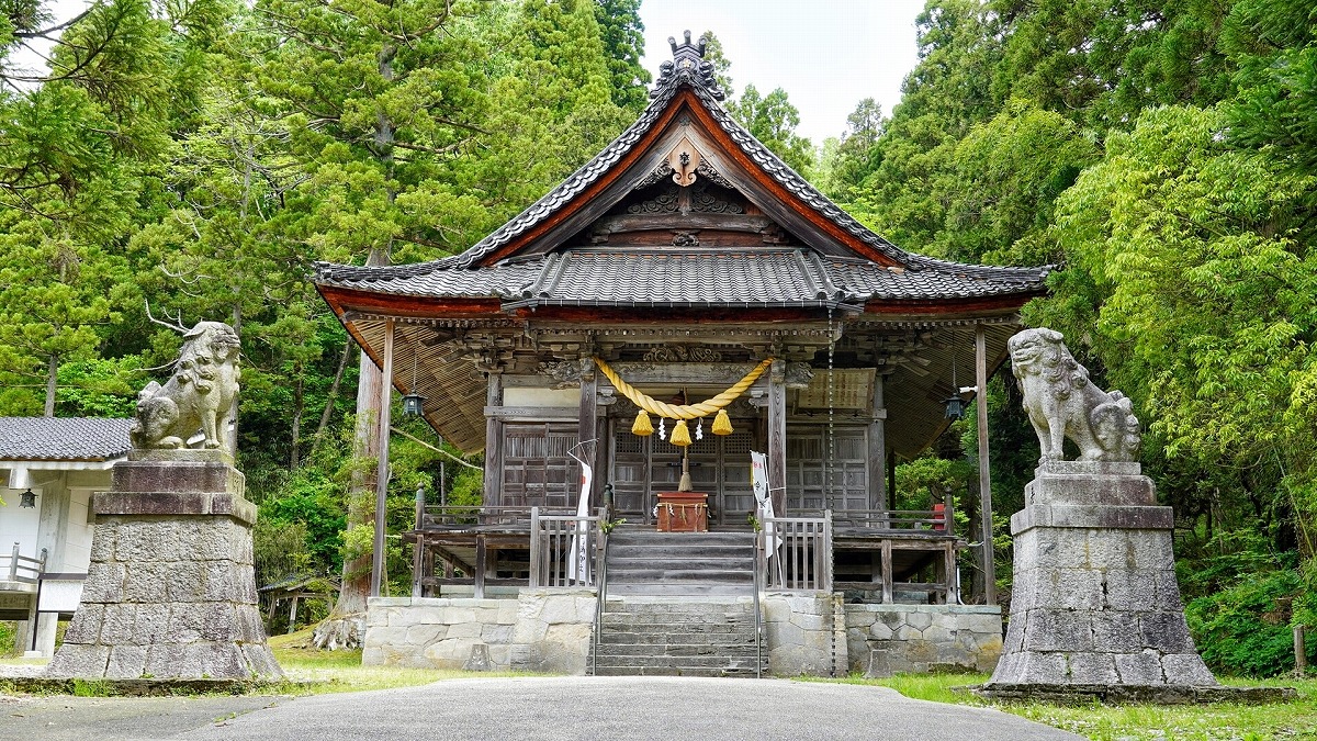 二上射水神社 拝殿