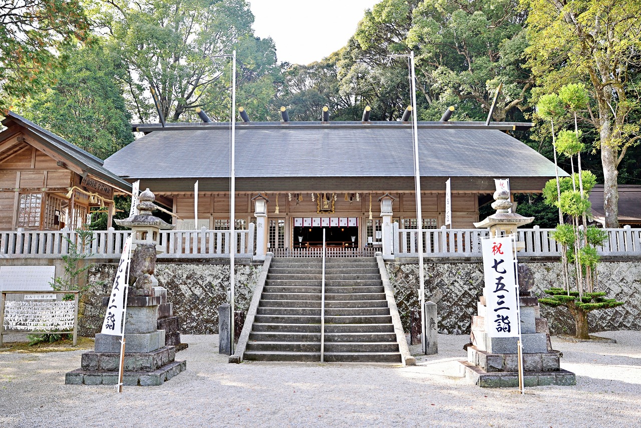 黒髪神社 拝殿
