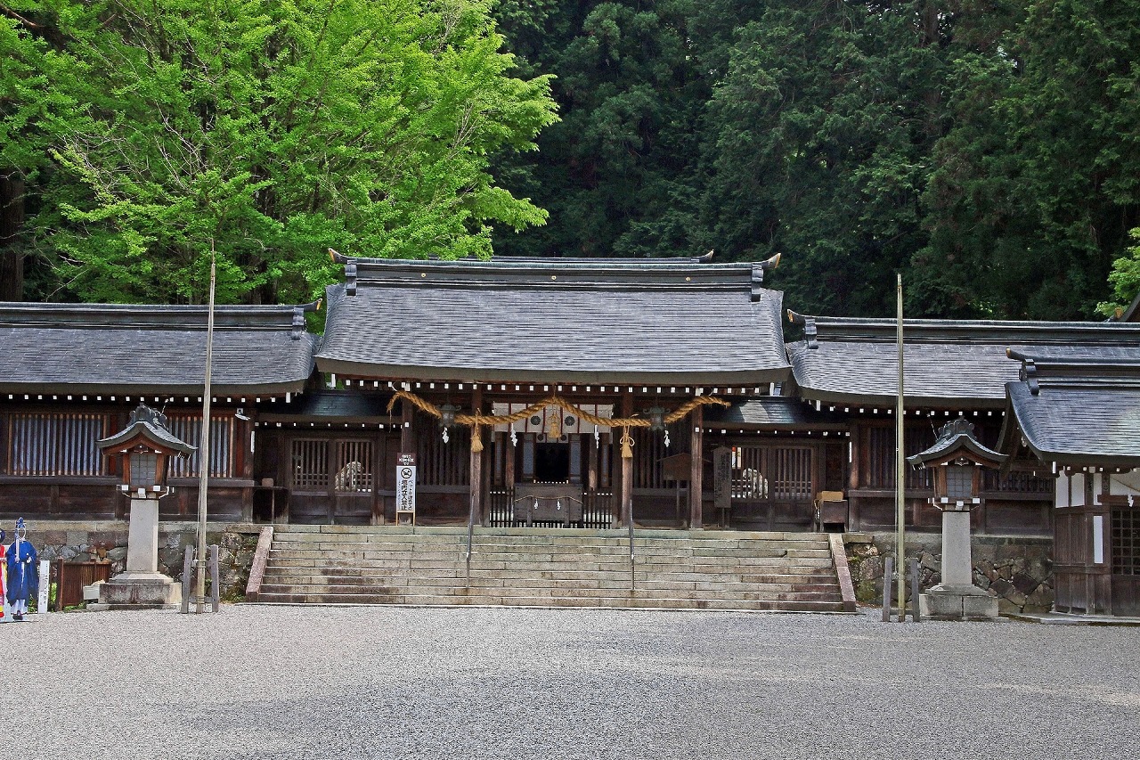 飛騨一宮水無神社 拝殿