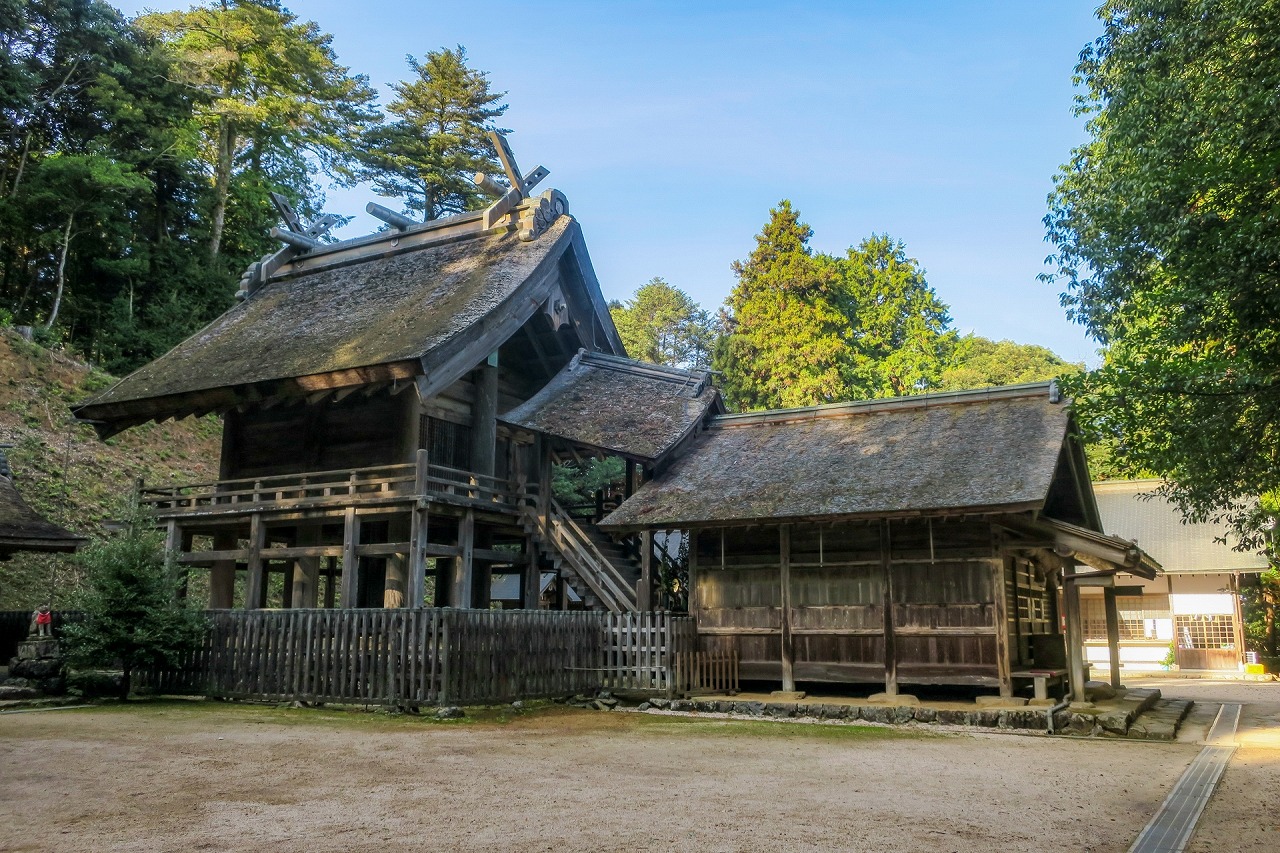 神魂神社 本殿と拝殿