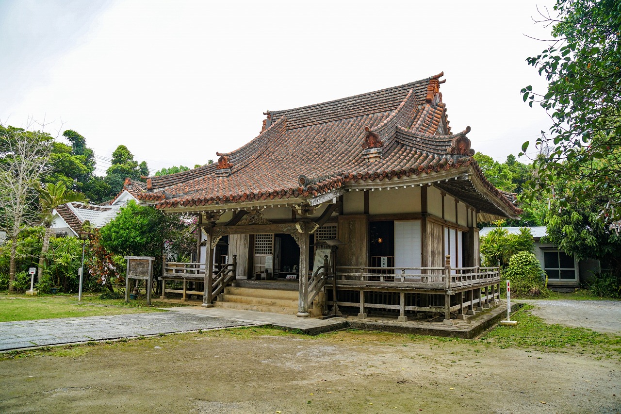 金武観音寺　本堂