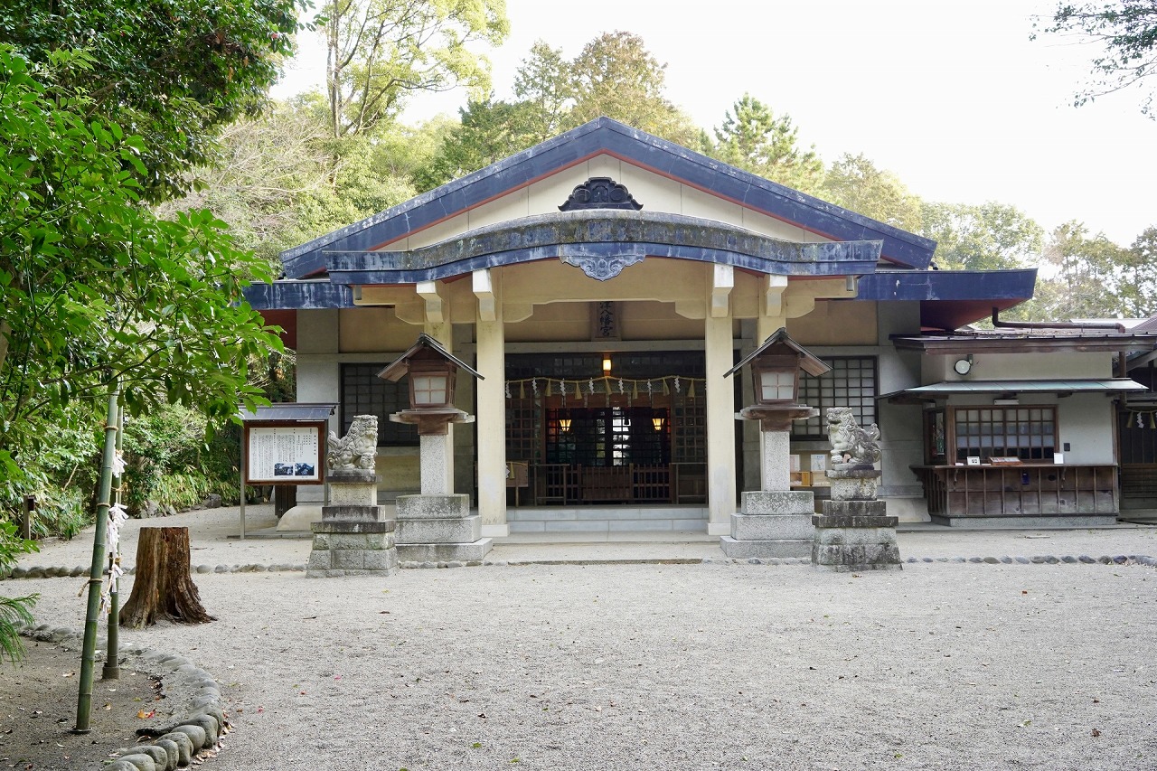 津八幡宮 拝殿