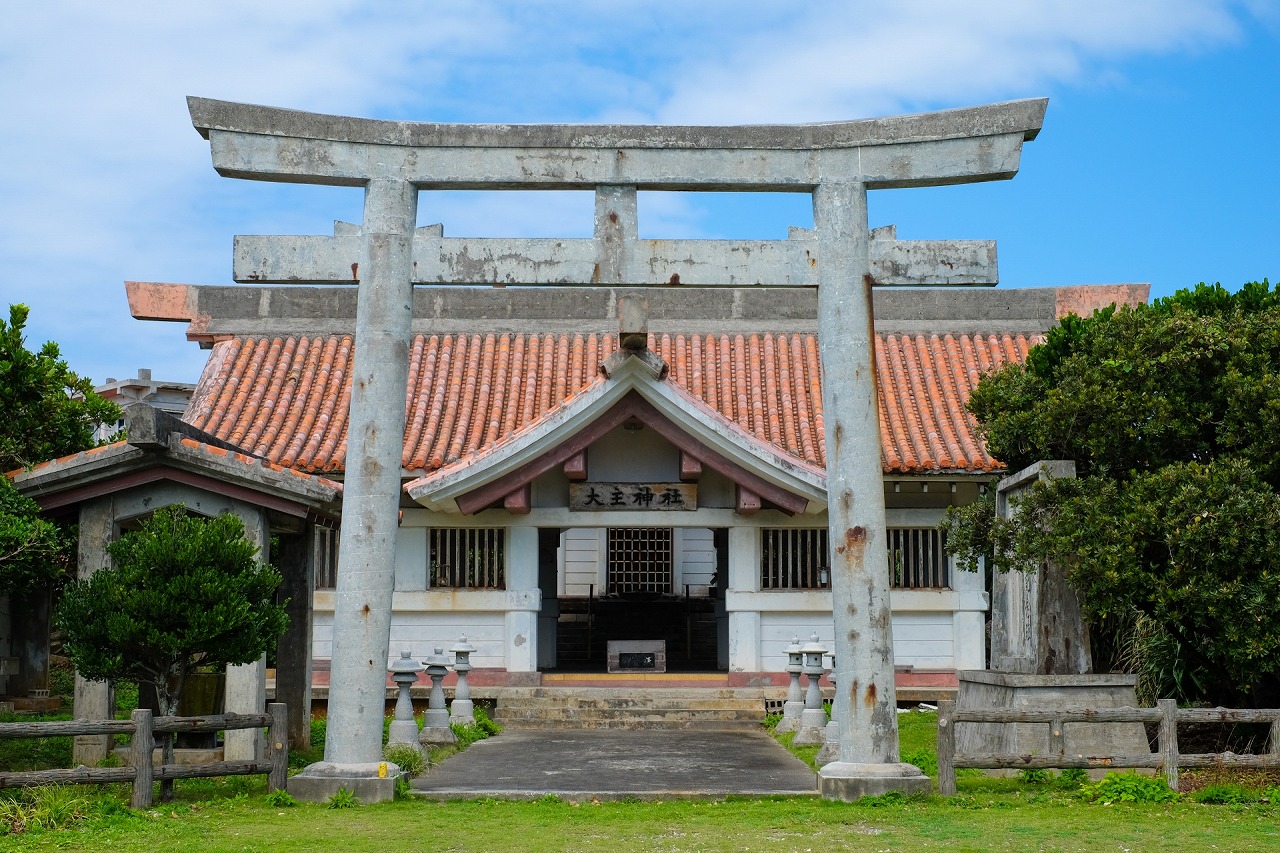 大主神社 鳥居と拝殿