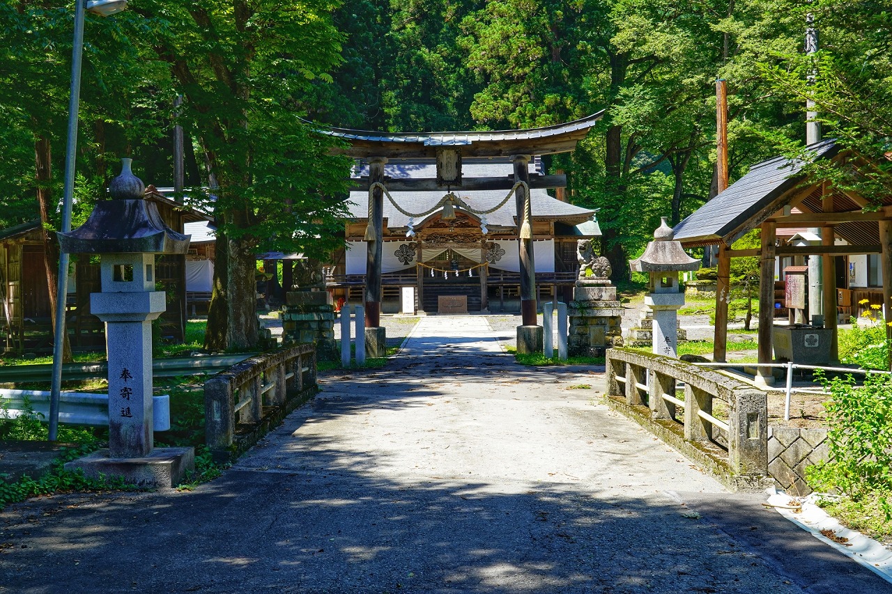 小川神社 鳥居と拝殿