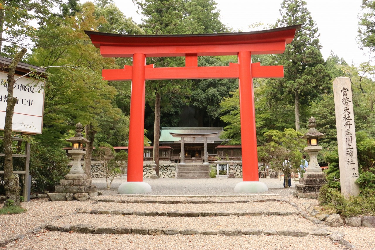 丹生川上神社 下社　大鳥居と拝殿