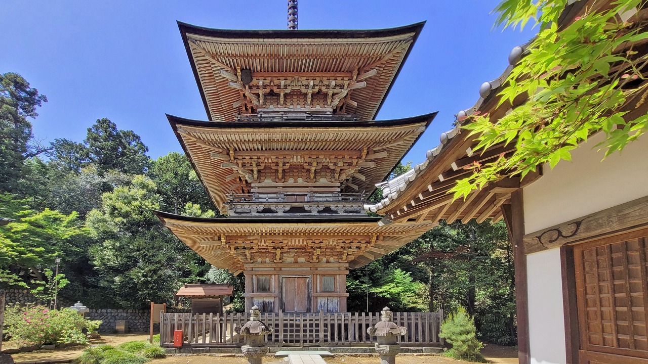 岩殿山 安楽寺　三重塔