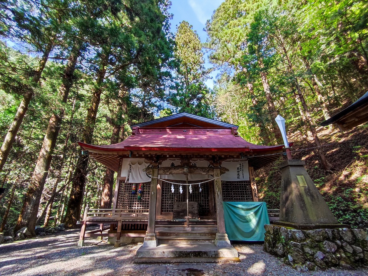 軍刀利神社 拝殿