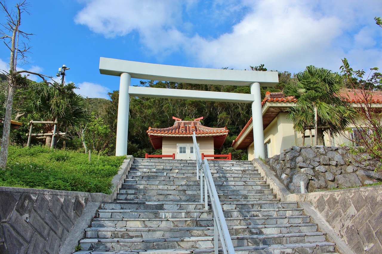 田名神社 鳥居と拝殿