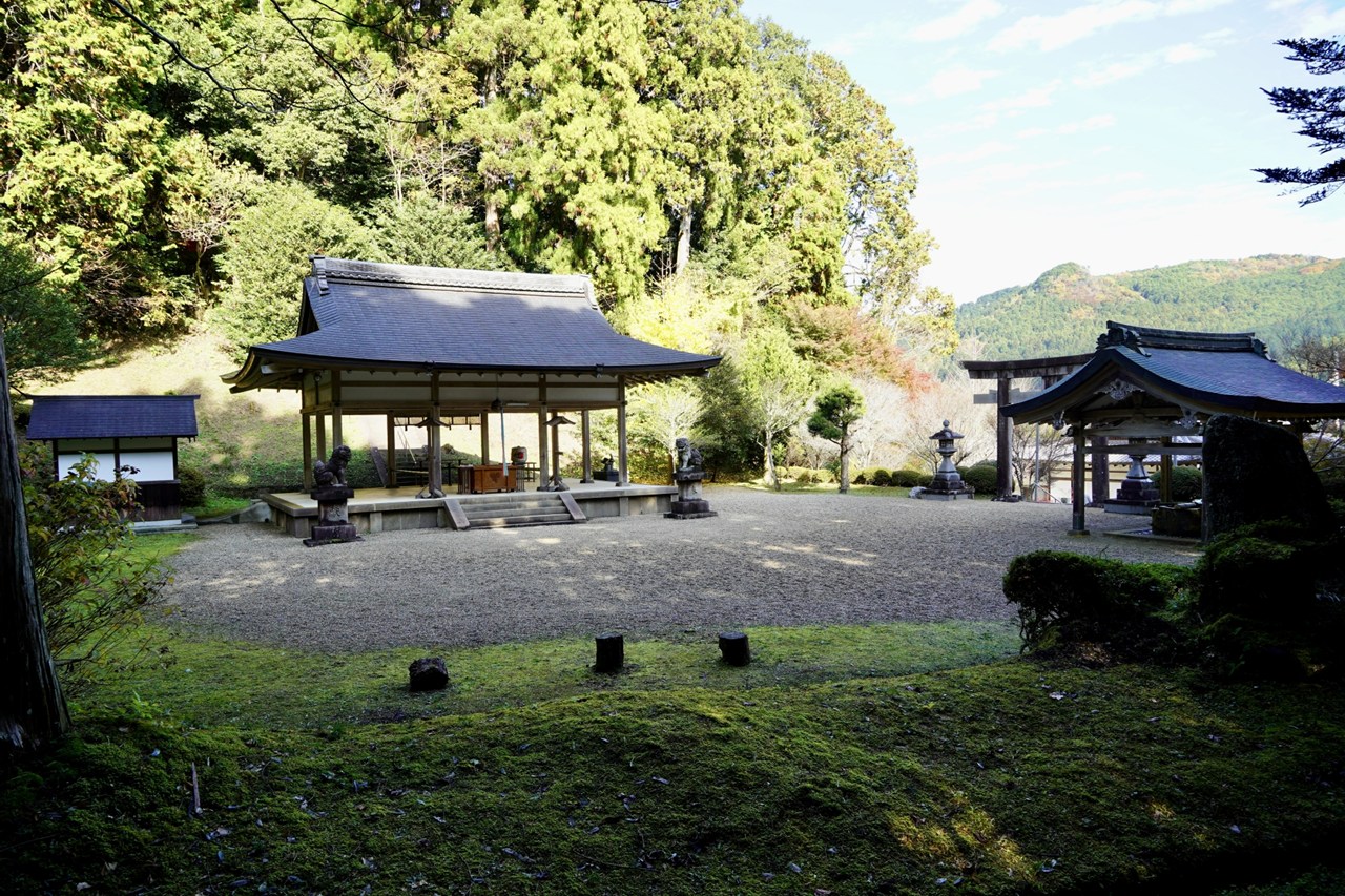 八咫烏神社 拝殿