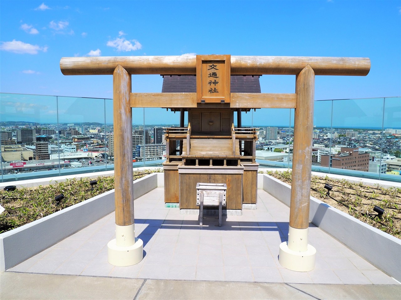 交通神社 鳥居と社殿