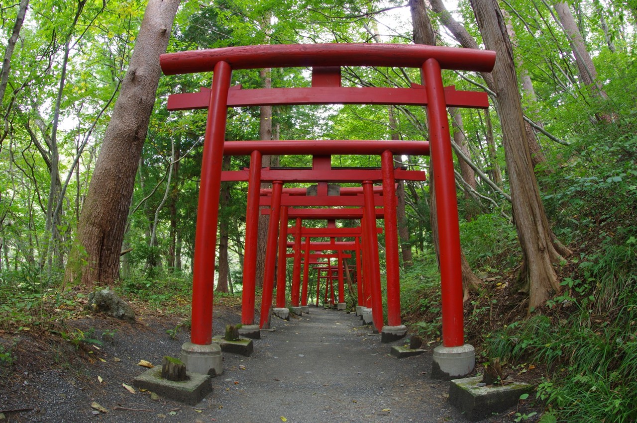 萬蔵稲荷神社 朱塗りの鳥居