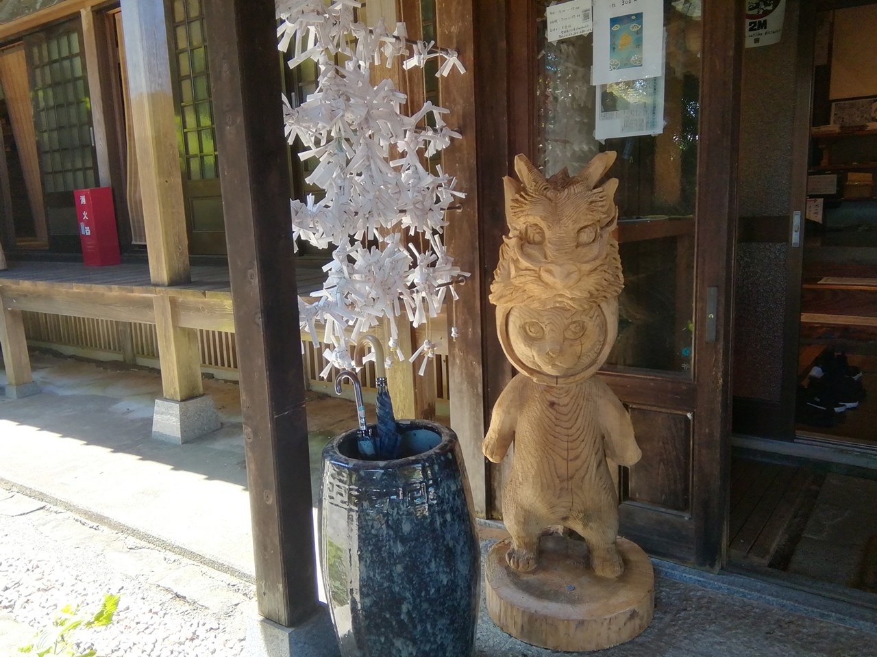 雲林寺 木彫りの猫